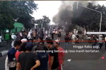 Massa Bakar Ban di Sekitar Tanah Abang