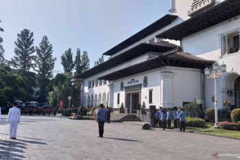 Insiden bendera jatuh warnai Upacara Hari Lahir Pancasila di Jabar