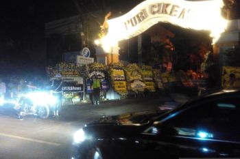 Jalur jalan  menuju kediaman SBY mulai padat
