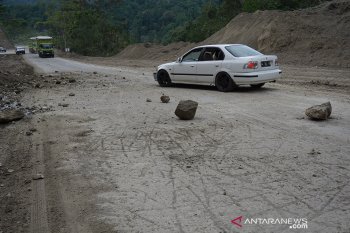 Pemudik waspadai longsor