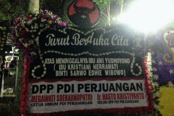 Mega kirim karangan bunga duka cita untuk Ani Yudhoyono