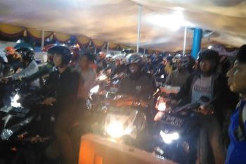 Pemudik bersepeda motor  mulai berdatangan di Pelabuhan Merak