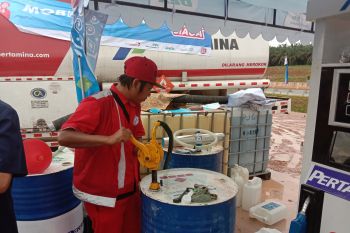 Kesibukan petugas SPBU layani pemudik di Trans-Sumatera