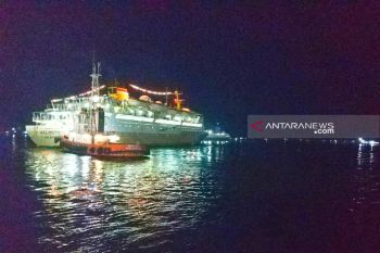 Ratusan pemudik asal Sampit harus nikmati malam lebaran di laut