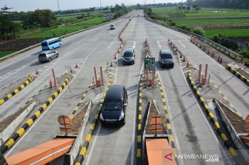 Tol Jomo masih lengang