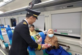 KAI Daop Jember bagikan makan sahur dan berbuka gratis