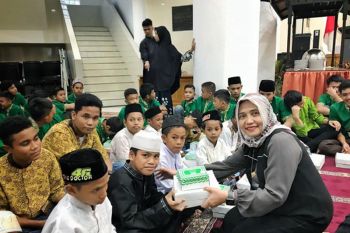 Ketua PKK Makassar beri  santunan kepada dua panti asuhan