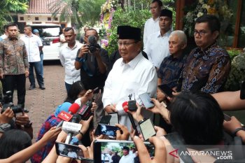 Prabowo sampaikan maaf tidak hadiri pemakaman Ani