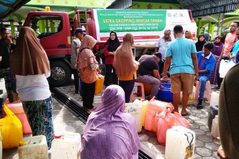 Warga Biak terbantu operasi minyak tanah kebutuhan Lebaran
