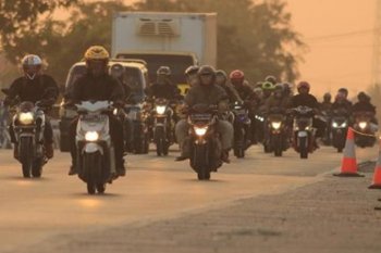 Sepeda motor ramaikan arus mudik di Jalinsum H-2 Lebaran