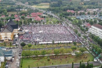Shalat Ied  dipusatkan di halaman kantor bupati Pasaman Barat