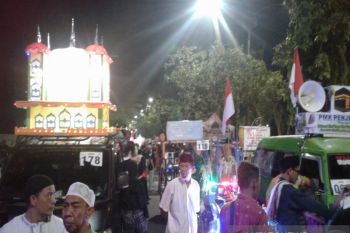 Warga Banjarmasin padati Siring Sudirman semarakan malam Takbiran