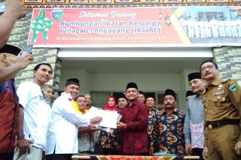 Hendrajoni apresiasi hadiah ambulance dari IKWAL