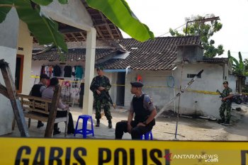 Barang diduga bahan kimia diamankan di rumah terduga pelaku bom Kartasura