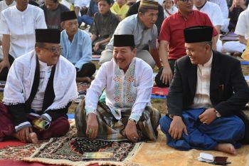 Wali Kota Herman HN lakukan sholat Idul Fitri bersama ribuan warga
