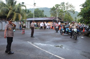 Waka Polres Yapen pimpin pengamanan shalat Id di Serui
