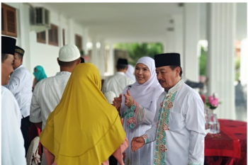 Warga Bandarlampung berbondong-bondong ke Rumah Dinas Wali Kota untuk bersilaturahim