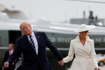 Donald Trump beri 'like' pada cuitan tentang Rihanna