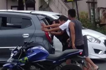 Dorong mobil warga,  Wabup Minahasa Tenggara viral di Medsos