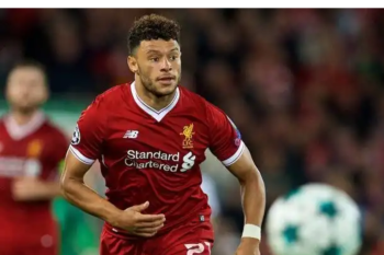 Chamberlain ambil alih nomor punggung 15 setelah Sturridge pergi