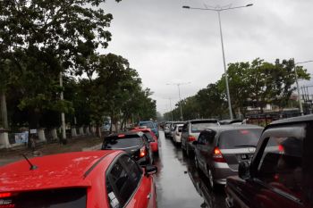 Sejumlah ruas jalan di Padang macet