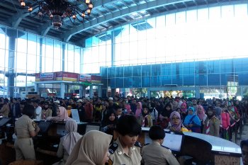 Arus balik pejalan kaki di Pelabuhan Bakauheni membludak