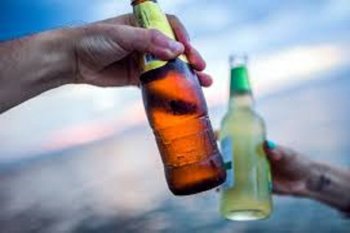 Yonif 328/DGH amankan warga Waris bawa puluhan minuman keras