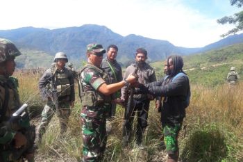 Ajudan Goliat Tabungi menyerahkan diri