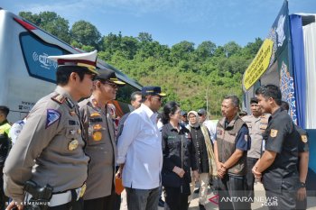 Menhub imbau masyarakat tidak berhenti di bahu jalan tol