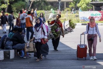 45 ribu pemudik tiba di Terminal Purabaya