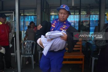 Belasan pemudik arus balik pingsan  di Bakauheni karena kelelahan