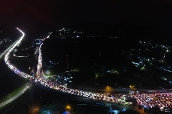 Kemacetan panjang kendaraan pemudik menuju Pelabuhan Bakauheni