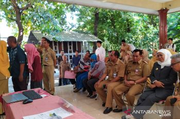Gubernur Jatim pantau layanan pengambilan pin PPBD SMA