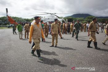 Gunakan helikopter, penyaluran logistik empat kecamatan terisolir Konawe Utara
