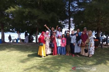 Hundreds of thousands of tourists visit Pesisir Selatan  in four days