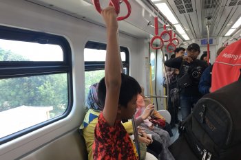 Hari pertama uji publik LRT, 5.000 warga Jakarta ikut coba layanannya