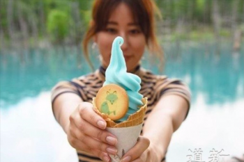 Ini es krim warna kolam yang terkenal Hokkaido
