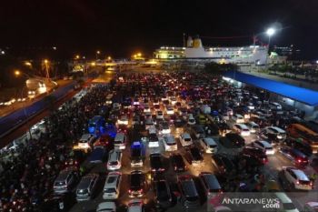 Antisipasi penumpukan, ASDP tambah loket pembelian tiket