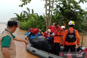 Basarnas Dropping Logistik Tujuh Desa Terisolir Konawe Utara