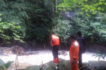 Mobil masuk juang di Agam, pencarian dua korban lagi dilanjutkan