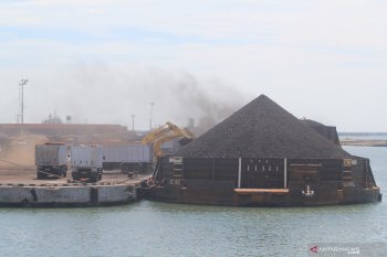 Harga batu bara turun 3,49 persen, karena tingginya stok di pasar global