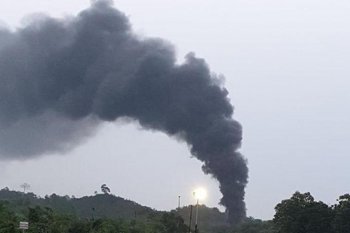 Kawasan tambang minyak ilegal di Batanghari Jambi terbakar