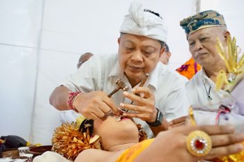 Koperasi Pasar Kamboja Denpasar adakan "Mepandes Massal"