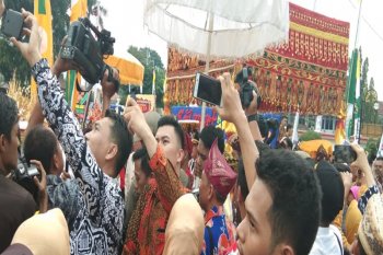 Antusiasme warga menyambut Gubernur dan Wagub Lampung
