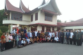 Sijunjung berangkatkan 35 qori dan qoriah ikuti MTQ provinsi