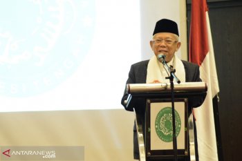 Ma'ruf Amin bantu korban bencana Sulteng