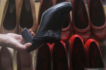 Rawat tas dan sepatu kulit Anda dengan cara ini