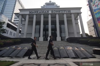 Sembilan Hakim MK yang mengadili sengketa pemilu  untuk pemilihan presiden