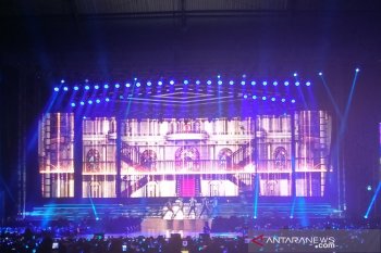 Rossa tampil bareng Yesung dan Ryeowook menyanyikan "Tegar"