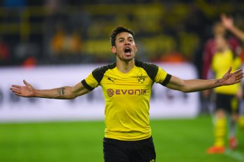 Barcelona incar Raphael Guerreiro untuk pelapis Alba